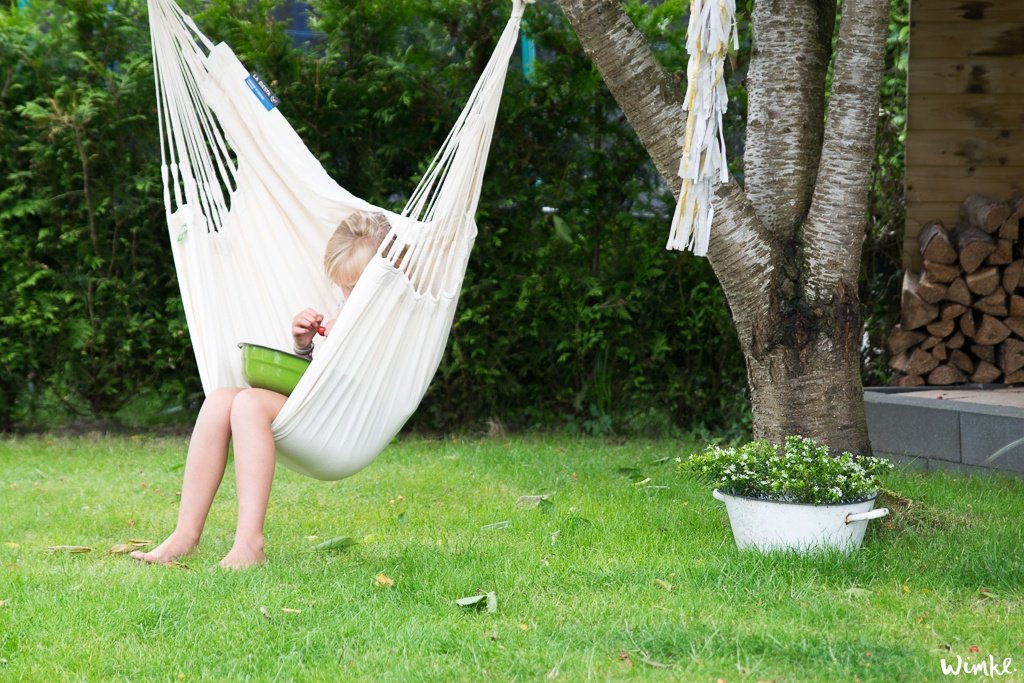 Hangstoel in de tuin - Wimke