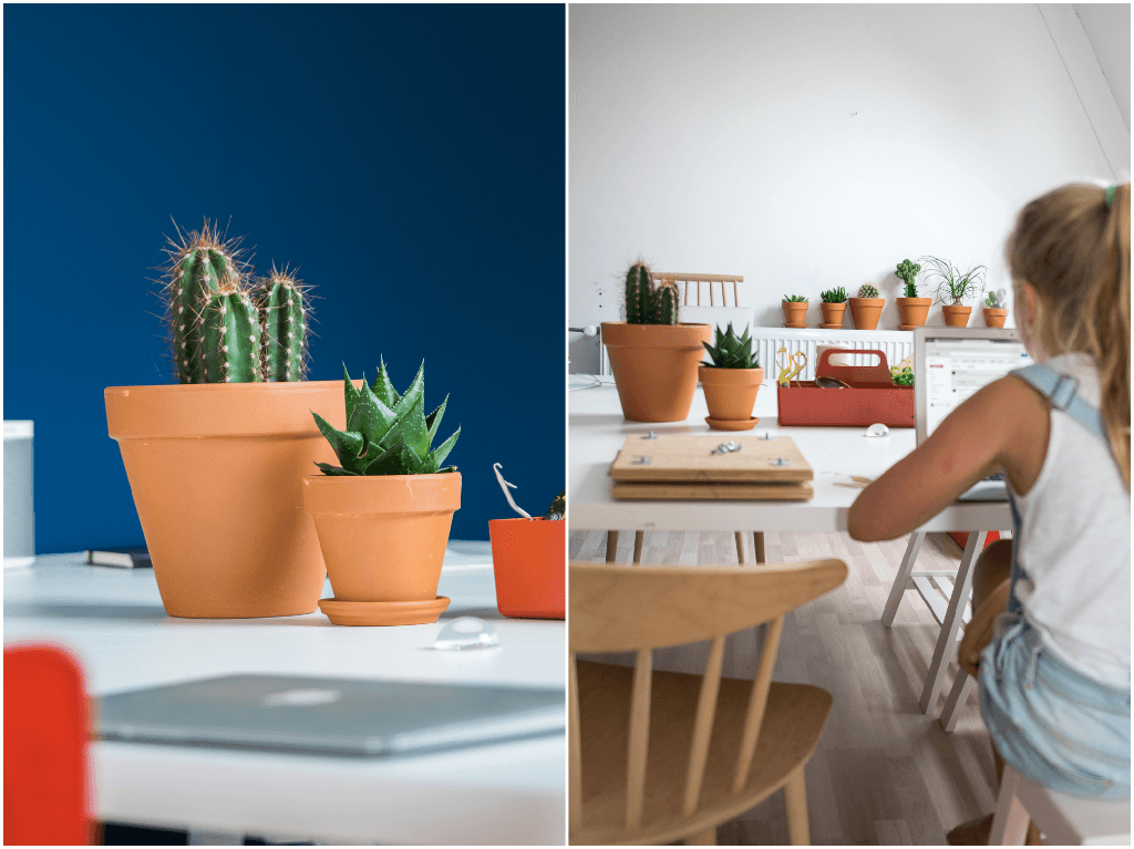 Donkerblauw, Lush Indigo, van FLEXA op de muur in de werkkamer - wimke