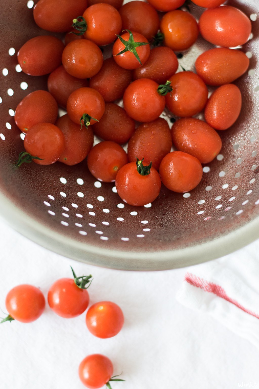 zelf zongedroogde tomaatjes maken. Alles wat je nodig hebt is tijd en tomaten - wimke.nl