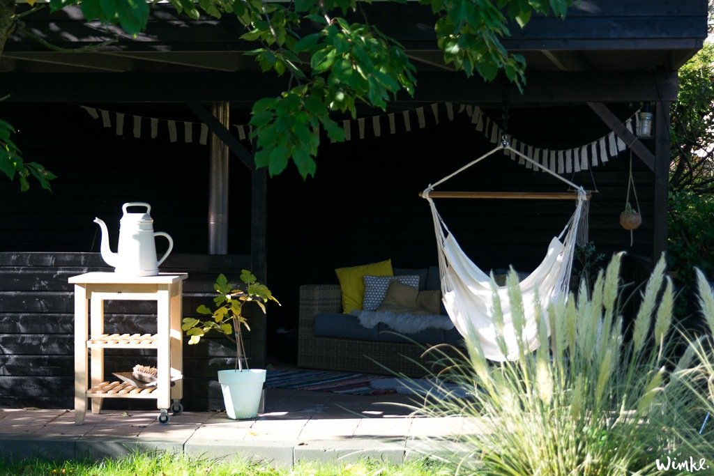 creëer een luxe uitstraling door de veranda zwart te verven - wimke.nl