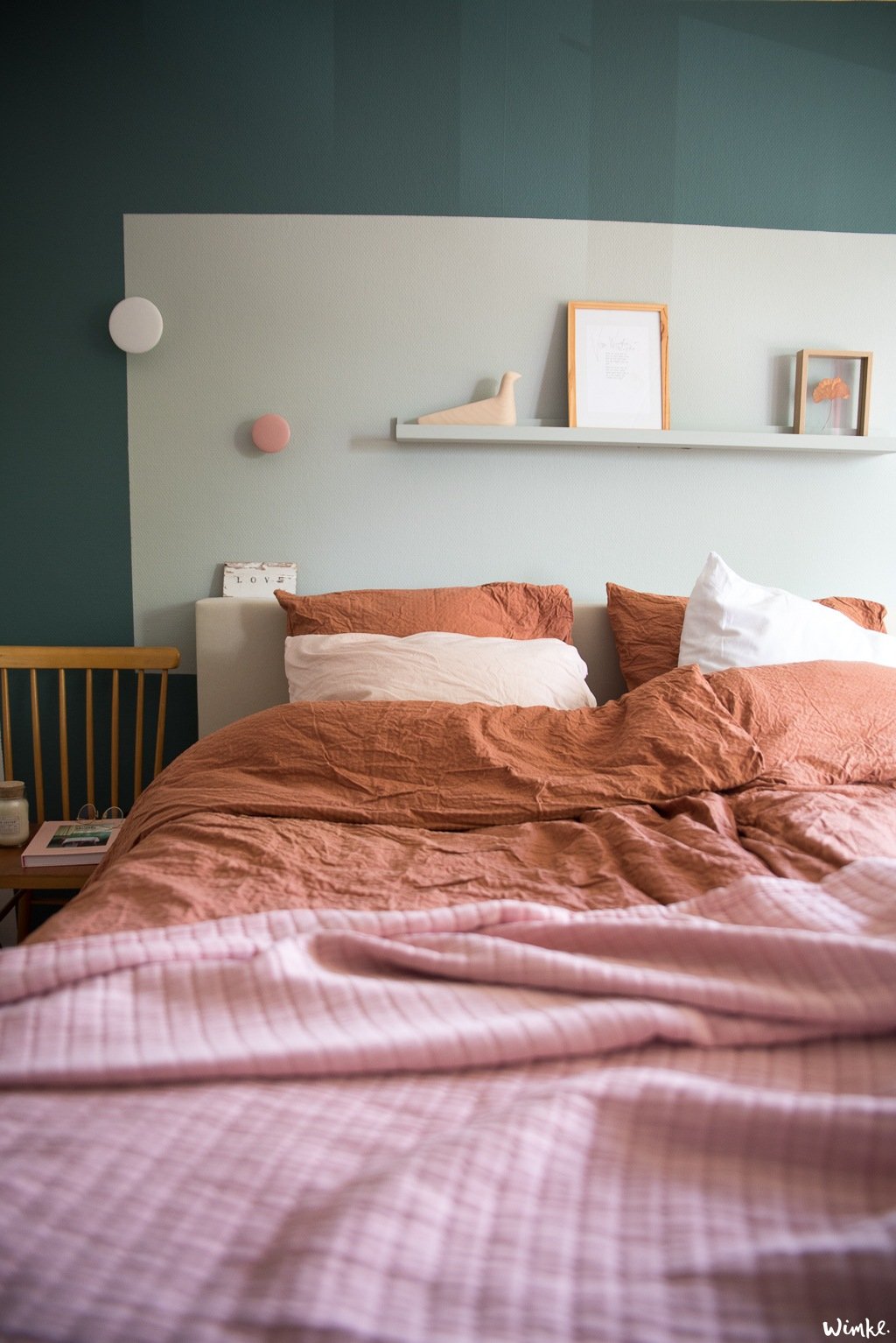 Creëer in 5 stappen een zomerse slaapkamer met de kleuren lila en oranje. Een nieuwe blog voor Flexa staat online. 