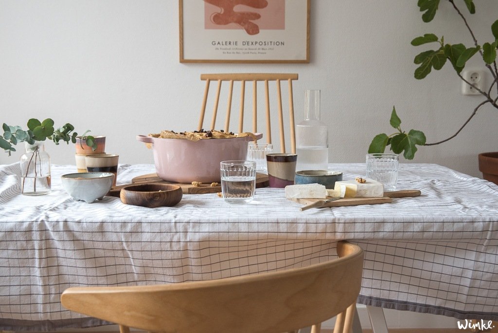 Een borrelbrood met vijgen, noten en olijven. In 4 uren zet je een heerlijk vers borrelbrood op tafel. Lees op mijn blog hoe je deze maakt. - Wimke.nl