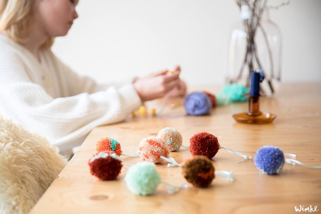 Paasei pompoms maken - www.wimke.nl