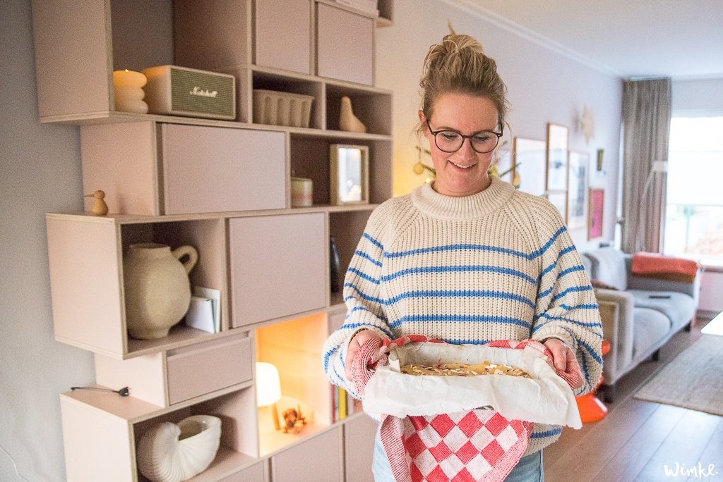 Blondies met kokos, witte chocolade en frambozen